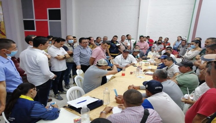 Se revisan los estudios técnicos para la construcción del muro de contención y remediar falla geológica en Convención. / Foto: Cortesía / La Opinión