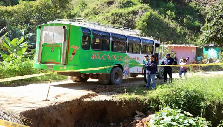 En máxima alerta se encuentran organismos de socorro para atender las emergencias ocasionadas por la ola invernal. Se levanta un censo de los damnificados para entregar las ayudas humanitarias.