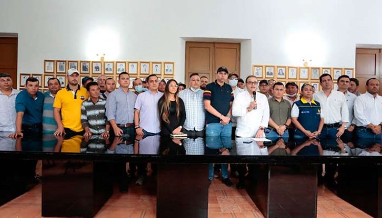 Gobernador Silvano Serrano explica los alcances del contrato de la Transversal del Catatumbp/Foto cortesía