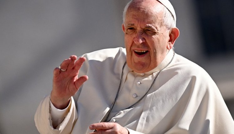 Papa Francisco pide frenar la guerra en Ucrania