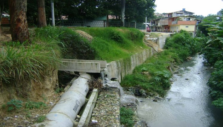 Increíble, luego de tanta lucha por conseguir recursos, están a punto de perderse 10 mil millones de pesos para los cruces especiales del Plan Maestro de Alcantarillado. / Foto: Archivo / La Opinión 
