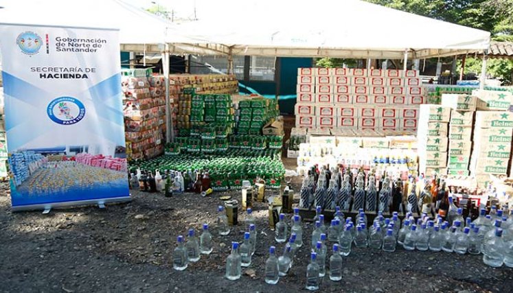Hacienda departamental destruyó millonario cargamento de contrabando de licores./Foto cortesía