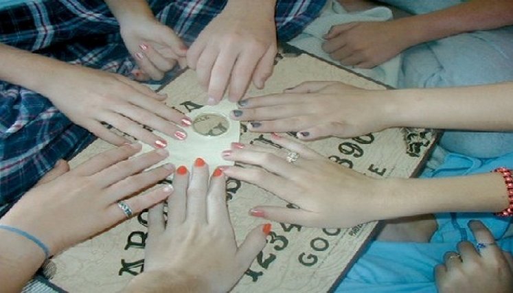Por manipular la tabla ouija, estudiantes terminaron en urgencias./Foto: internet
