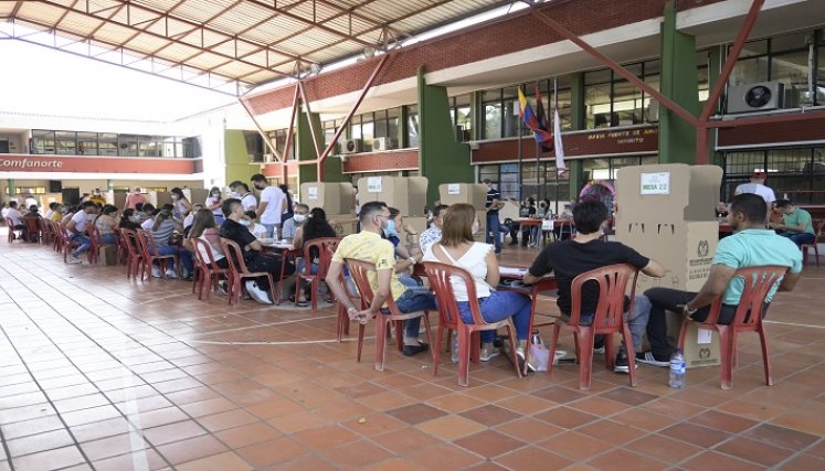 En el colegio 11 de Noviembre de Los Patios, la jornada se desarrolló en completa tranquilidad. /Foto: Jorge Gutiérrez/La Opinión