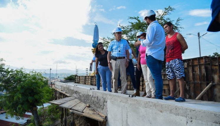 El alcalde Jairo Yáñez inspecciona los trabajos en San Miguel./Foto cortesía