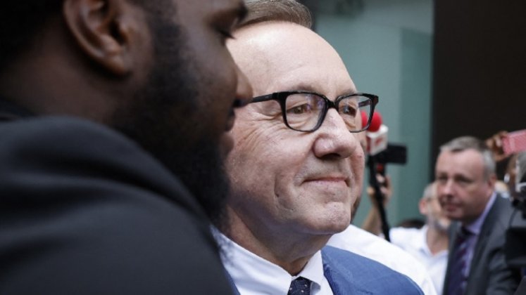 Kevin Spacey, acusado de agresiones sexuales, queda en libertad