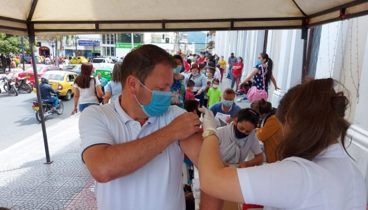 Ante el descenso de los casos positivos, la gente no acude a vacunarse en el municipio de Ocaña. Por la apatía el ente territorial está lejos de cumplir con la inmunidad de rebaño y descartar las medidas de bioseguridad.