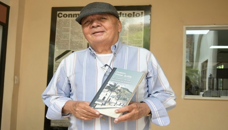 "El pueblo de los molinos de viento y otros relatos” es el libro en el que Gustavo Gómez Ardila./Foto: La Opinión