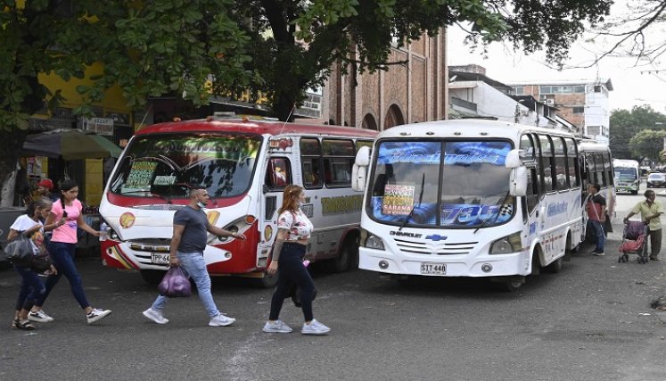 Muchos peatones sufren accidentes por no respetar las señales de tránsito. / Foto: Jorge Gutiérrez / La Opinión 