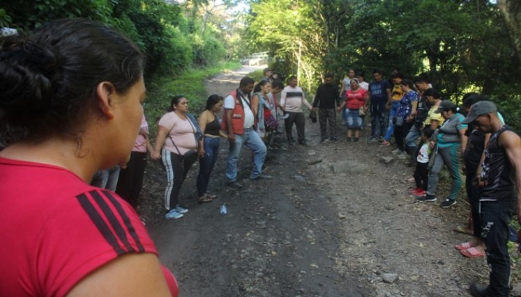 Por varios días, los familiares de las víctimas guardaron la esperanza de que fueran hallados con vida.