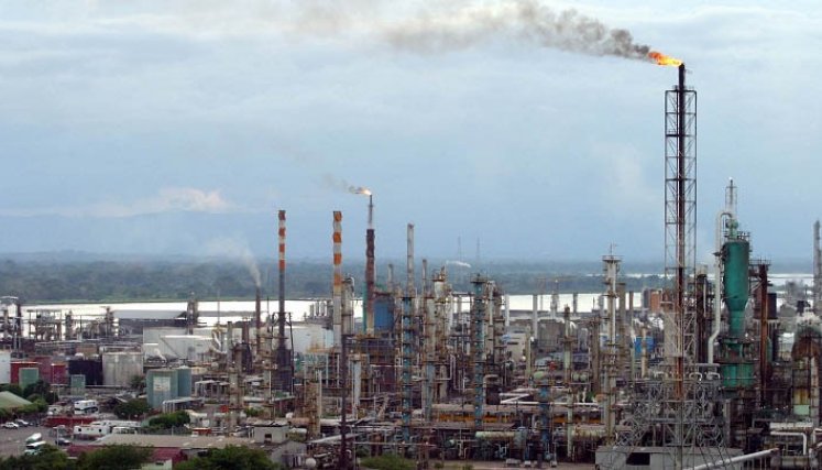 Suspender la exploración petrolera elevaría el dólar 
