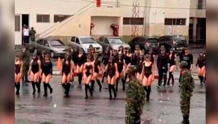 Polémica por desfile de mujeres en body