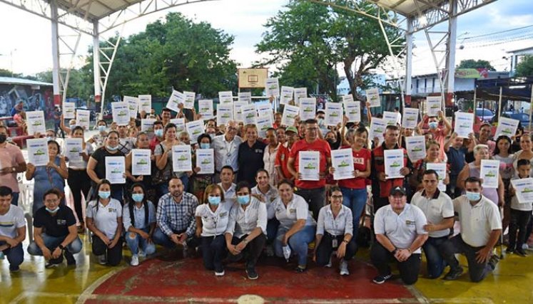 82 familias recibieron su titulo de propiedad/Foto cortesía