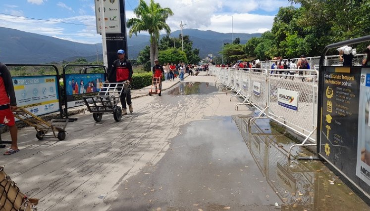Venezuela debe afrontar varios obstáculos para que se origine el comercio internacional de forma legal. Foto Anggy Polanco / La opinión 