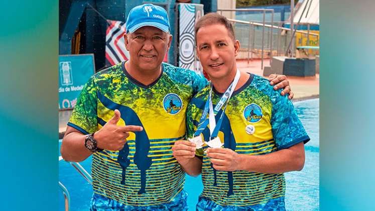 Juan Muñoz y Néstor Iván Vargas, club La Foca de natación. 