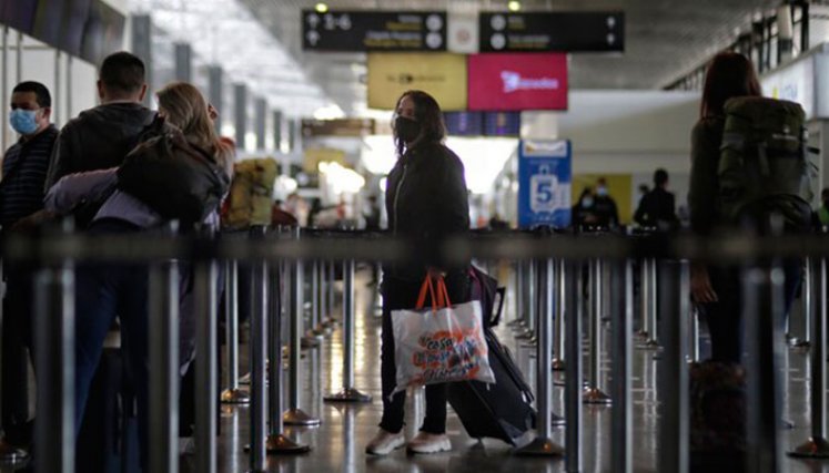 La Supertransporte revisó 69 cláusulas contractuales y encontró 56 que contenían disposiciones injustas con los usuarios. / Foto: Colprensa. 