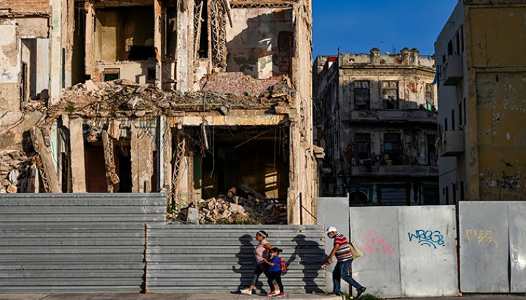 La tensión de vivir bajo el riesgo de un derrumbe en Cuba./Foto: AFP