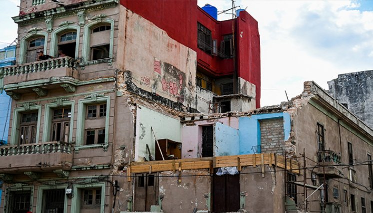 La tensión de vivir bajo el riesgo de un derrumbe en Cuba./Foto: AFP