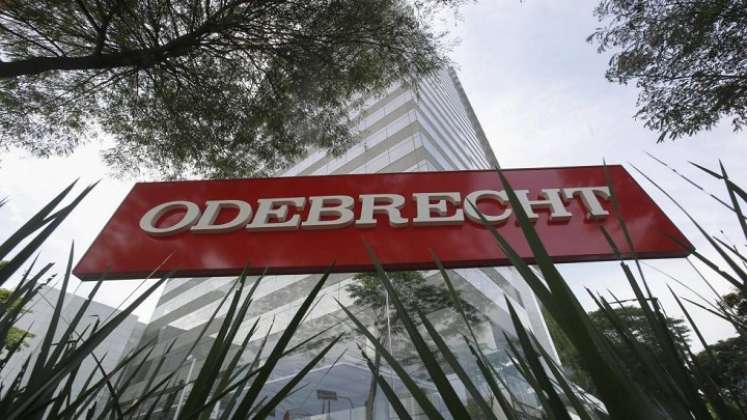 El escándalo de Odebrecht es conocido porque esta empresa brasileña entregó coimas a altos funcionarios, como también a congresistas, para que le ayudaran con la asignación y el trámite de contratos. Foto: EFE