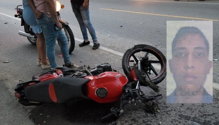 El joven, de 19 años, falleció luego de chocarse contra una camioneta de estacas