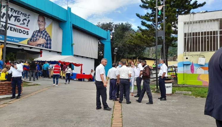 Transportadores de carga del estado Táchira entregan documento con petitorios al Ministro de Transporte de Venezuela. Fotos Anggy Polanco / La Opinión 