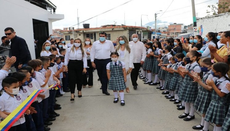 Los trabajos de remodelación de la escuela José Antonio Galán de Ocaña fueron entregados a la comunidad educativa. Los niños retornan a las aulas de clases.