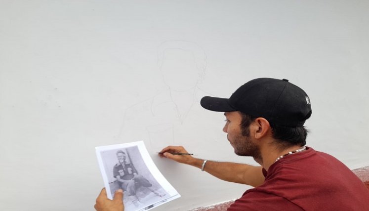 A través de murales, los líderes comunales pretenden perpetuar la historia de Ocaña. En las paredes de las viejas casonas de la calle empedrada del Embudo se deja la huella de ese pasado. / Foto: Cortesía / La Opinión 