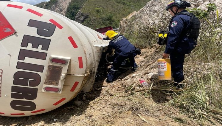 El frecuente flujo de vehículos con sustancias químicas sobre los ejes viales de la provincia de Ocaña preocupa a las autoridades ambientalistas. Se hacen controles sobre la arteria vial.