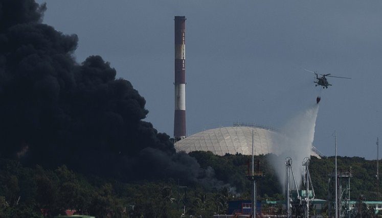Llega a Cuba ayuda de México y Venezuela para combatir incendio./Foto: AFP.