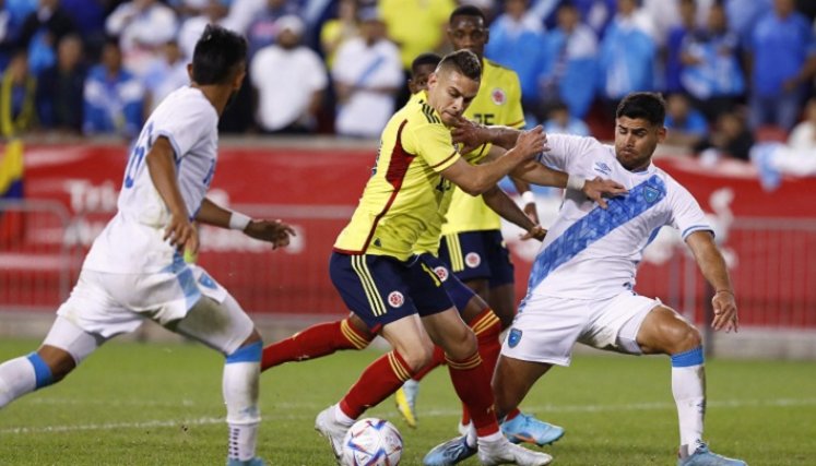 Rafael Santos Borré también participó en uno de los goles del triunfo.