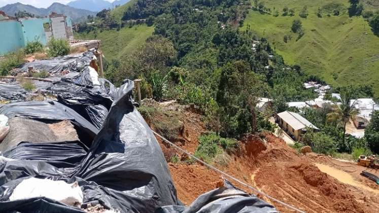 Habitantes del municipio de Convención solicitan celeridad en los trabajos del muro de contención antes que ocurra una tragedia mayor.