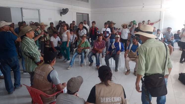 Delegados de entidades defensoras de derechos humanos llegan hasta la zona rural de Teorama para verificar la situación y buscar salidas al fenómeno social. Los campesinos exigen la reubicación de la base militar.