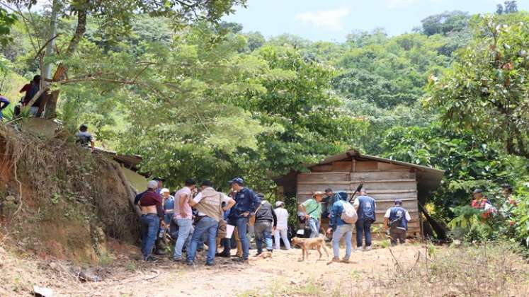 Ante la retirada de las tropas del cerro de Piedras de Moler, los campesinos inician la operación retorno gradual y con garantías.