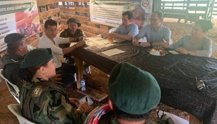 Gobierno y disidencias de las FARC estarían buscando un cese al fuego bilateral