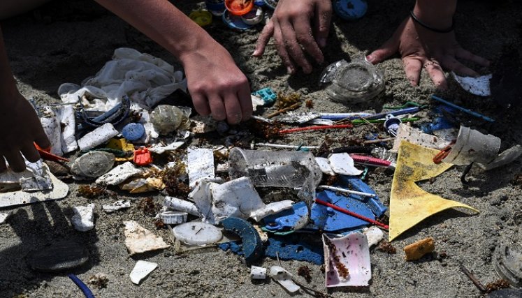 Recolección de plástico en Venezuela. / Foto: AFP