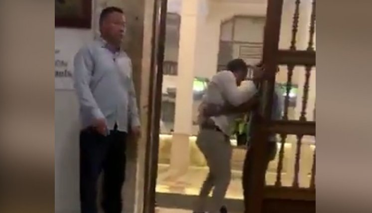Senador Alex Flórez protagoniza escándalo