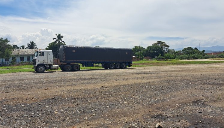 Varios vehículos de carga se han averiado en las carreteras que conducen a la frontera. Foto Anggy Polanco / La Opinión 