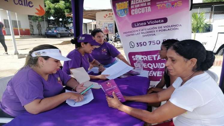 La Línea Violeta funciona de lunes a sábado, en el horario comprendido entre las 8:00 de la mañana hasta las 12: 00 del mediodía y desde las  2: 00 de la tarde hasta las 6:00 de la tarde.  / Foto: Cortesía / La Opinión 