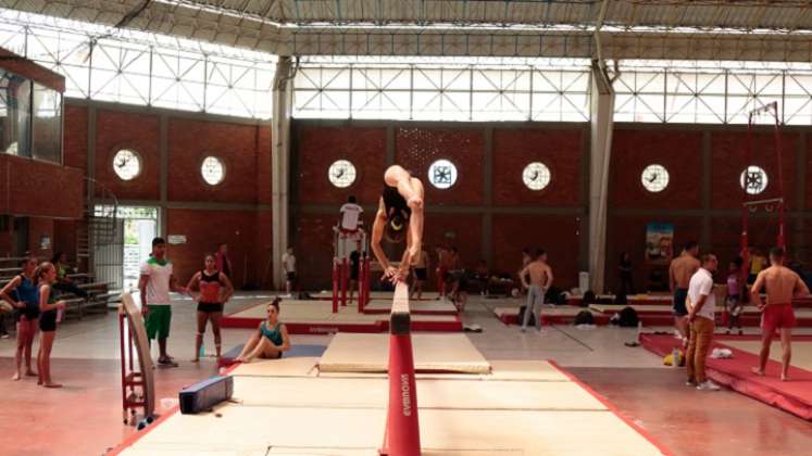 Los gimnastas esperan contar con la pista que les ayudará a mejorar su técnica.