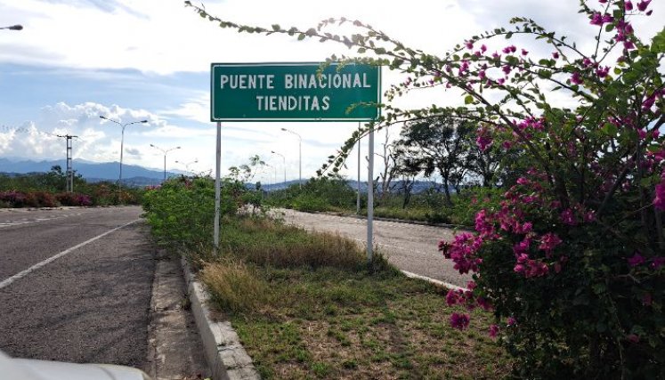 Vista aérea del puente de Tienditas que une a Villa del Rosario con el municipio de Pedro María Ureña, en Venezuela