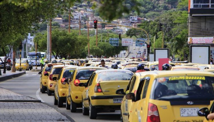 Hoy, ‘plan tortuga’ de taxistas
