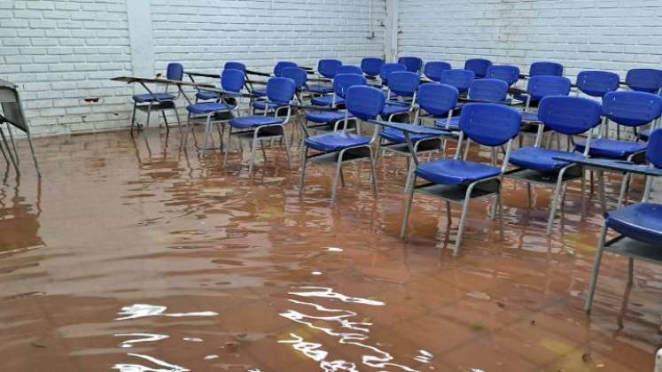 Dos casas y un colegio,  impactados por lluvias