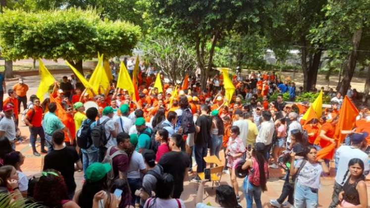 En la universidad se enfrentaron seguidores de varias campañas./Foto Orlando Carvajal