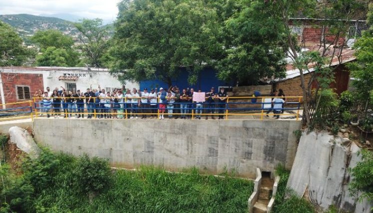 El muro que se construyó el el barrio 28 de Febrero erradicó el riesgo de más de una década./Foto Cortesía