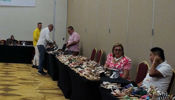  Fabricantes de calzado de Bucaramanga exhibieron sus productos en la capital venezolana. Fotos cortesía / La Opinión