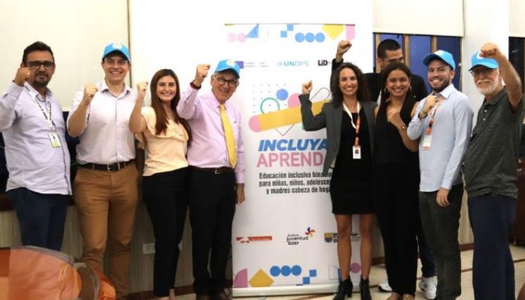 El alcalde Jairo Yáñez aparece aquí acompañado de los voceros de las oenegés que impulsarán el proyecto educativo/Foto cortesía/La Opinión