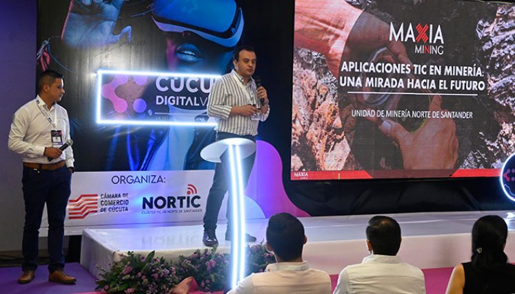 Edwin Castel Blanco, coordinador de Geología y Geotecnia de Carbomax, en la coferencia ‘TIC para las Energías Limpias’./ Foto Jorge Iván Gutiérrez-La Opinión