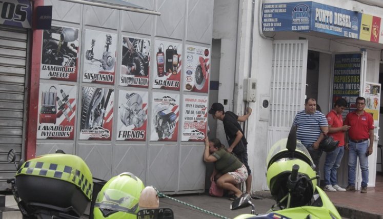 Momentos de drama y dolor se vivieron en el sitio donde asesinaron a Jorge Mosquera.