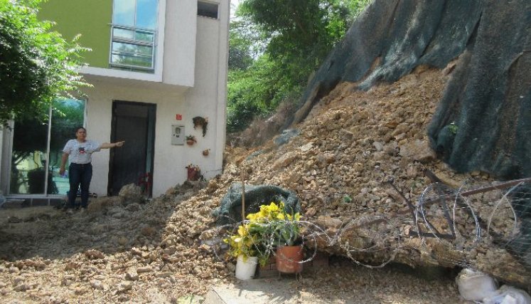 Casa de la familia Quintero en el conjunto Los Naranjos, afectada por el desplome de un talud./Foto Orlando Carvajal/La Opinión