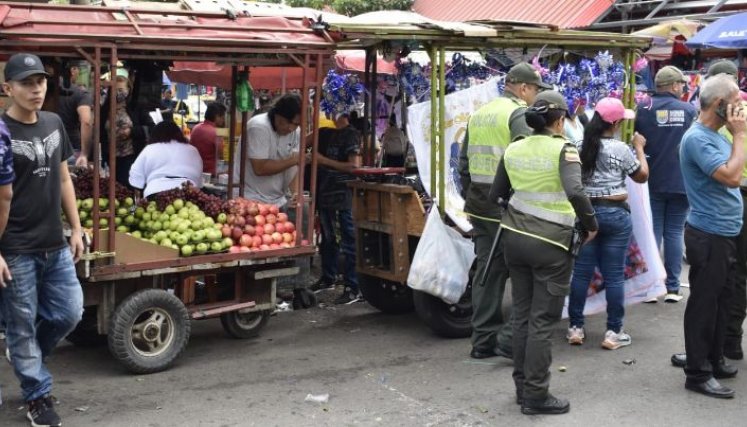 Los controles se realizan desde la avenida 3 hasta la avenida 8 y desde la calle 12 hasta la calle 6.  / Foto: Jorge Gutiérrez / La Opinión 